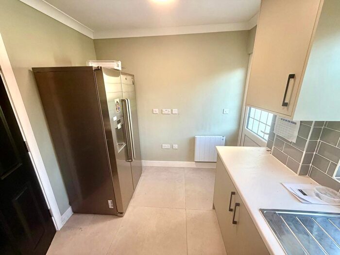 3 Bedroom Detached Bungalow To Rent In Syke Cluan, Iver, SL0