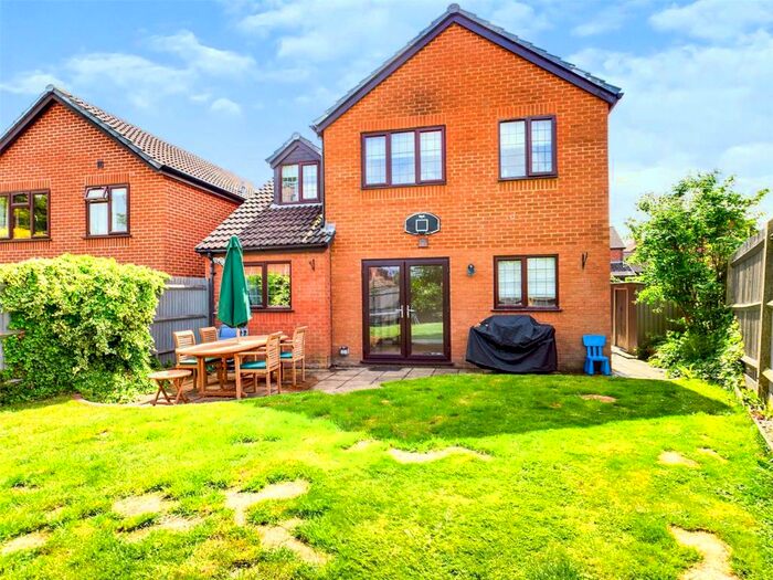 Houses for sale & to rent in RG7 3NF, Valley Road, Burghfield Reading