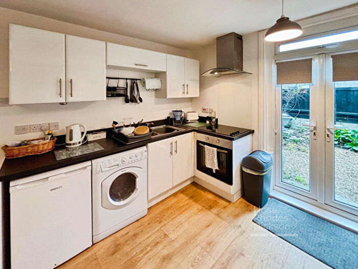 2 Bedroom Apartment To Rent In Spencer Road, Ryde, PO33