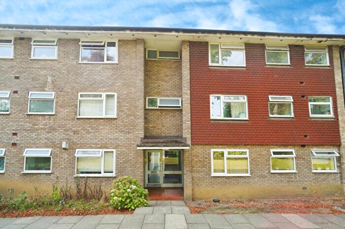 2 Bedroom Flat For Sale In South Norwood Hill, London, SE25