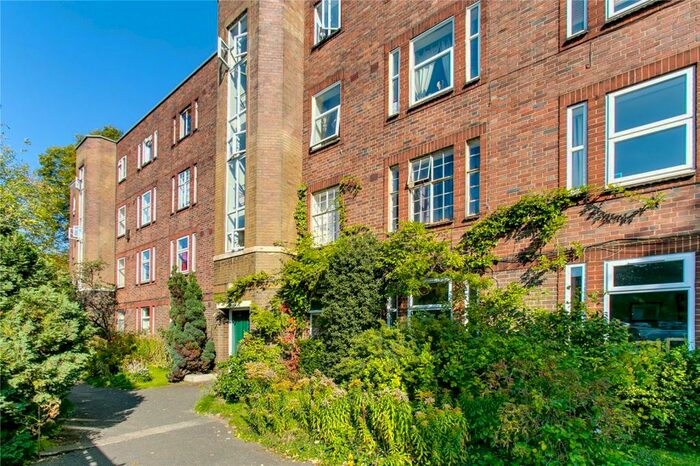 2 Bedroom Flat To Rent In Rosemary Gardens, Mortlake, London, SW14