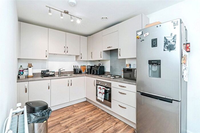 2 Bedroom Flat For Sale In John Thornycroft Road, Southampton, Hampshire, SO19