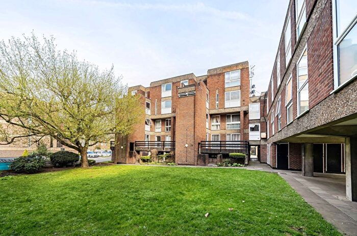 2 Bedroom Maisonette For Sale In Manor Road, Sidcup, DA15