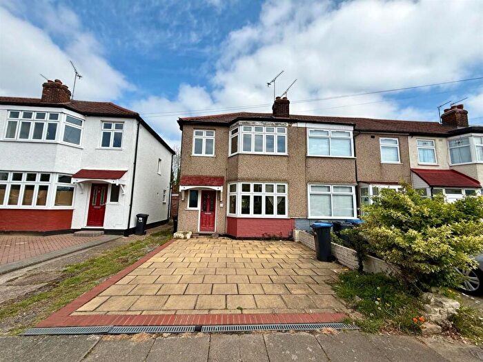 3 Bedroom End Of Terrace House To Rent In Chailey Avenue, Enfield, EN1