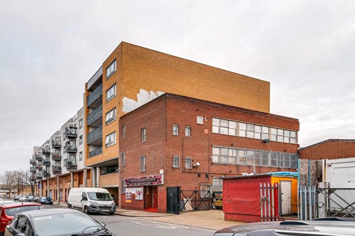 2 Bedroom Flat To Rent In Camberwell Station Road London, SE5