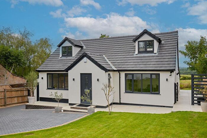 5 Bedroom Detached House For Sale In Green Lane, North Leigh, OX29