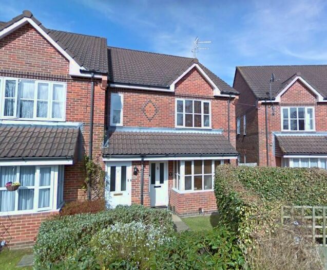 2 Bedroom Flat To Rent In Leaford Crescent, North Watford, Hertfordshire, WD24