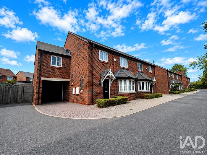 4 Bedroom Semi Detached House For Sale In Long Acre Drive, Warwickire, CV37