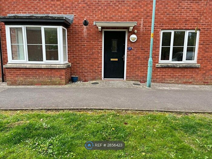 2 Bedroom Flat To Rent In Phelps Mill Close, Dursley, GL11