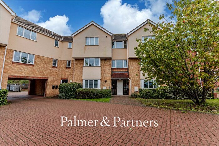 2 Bedroom Flat For Sale In Treeview, Stowmarket, Suffolk, IP14
