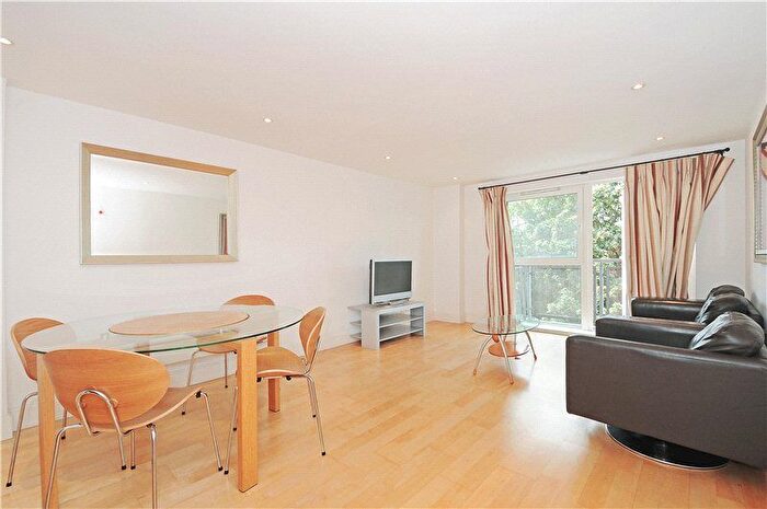 3 Bedroom Flat To Rent In Vauxhall Bridge Road, Westminster, SW1V