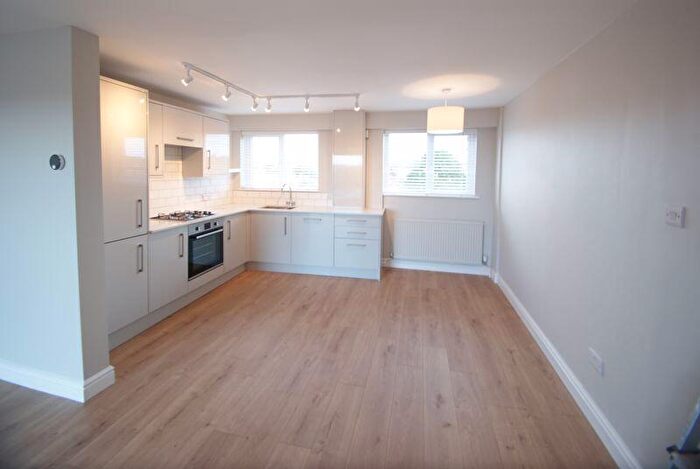 2 Bedroom Flat To Rent In Barrack Road, Exeter, EX2