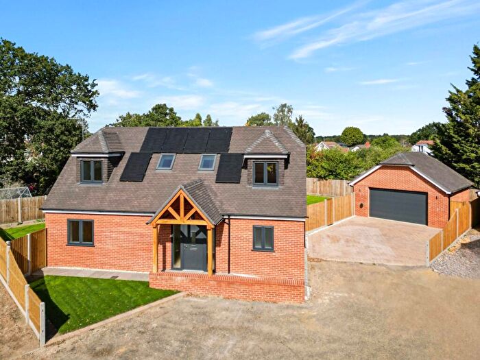 4 Bedroom Semi Detached House For Sale In Silverfox Crescent, Reading, RG5