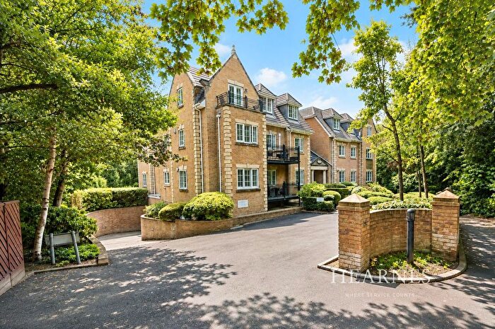 2 Bedroom Flat For Sale In Warren Road, Alum Chine, Bournemouth, BH4