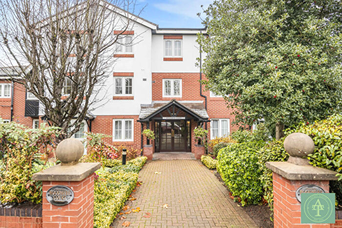 2 Bedroom Flat For Sale In Avenue Road, London, N14