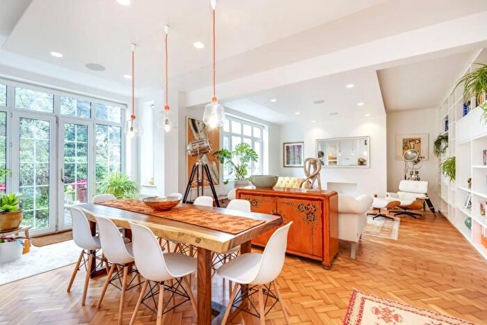 3 Bedroom Flat To Rent In Wood Lane, Highgate, N6