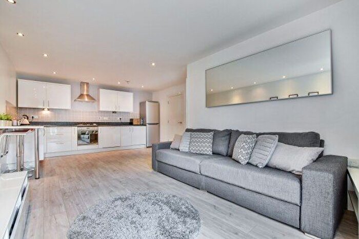 2 Bedroom Flat To Rent In George Street, Alderley Edge, SK9