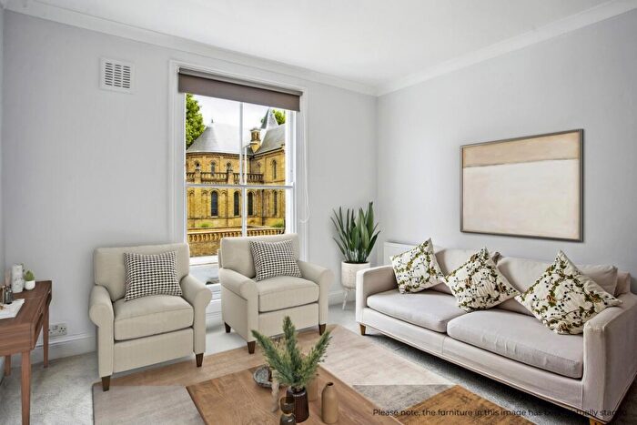 3 Bedroom Flat To Rent In Fulham Road, SW10