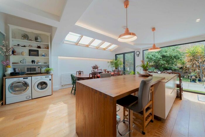 6 Bedroom Terraced House To Rent In Dalgarno Gardens, London, W10