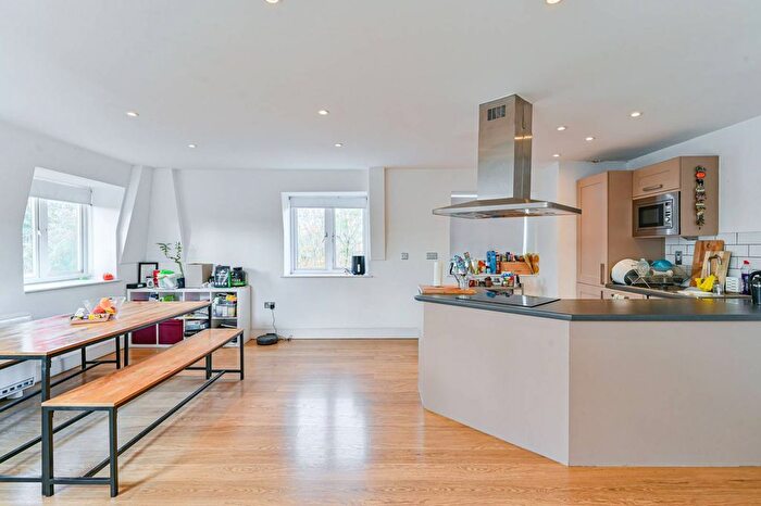 3 Bedroom Flat For Sale In Beckenham Road, Beckenham, BR3