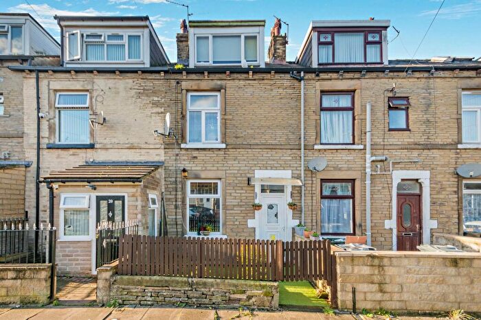 2 Bedroom Terraced House For Sale In Sandford Road, Bradford, BD3