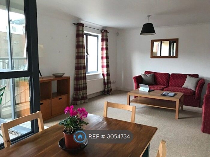 2 Bedroom Flat To Rent In Sherard Court, London, N7
