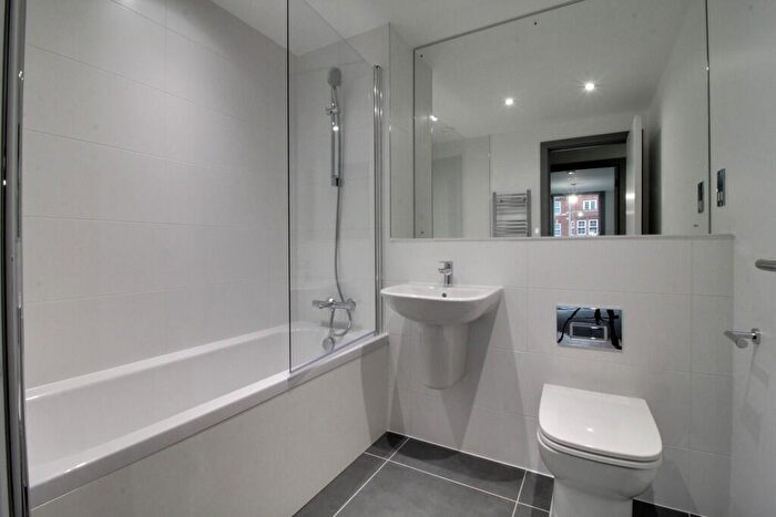 2 Bedroom Apartment To Rent In Jq Rise, Goodman Street, Birmingham City Centre, B1