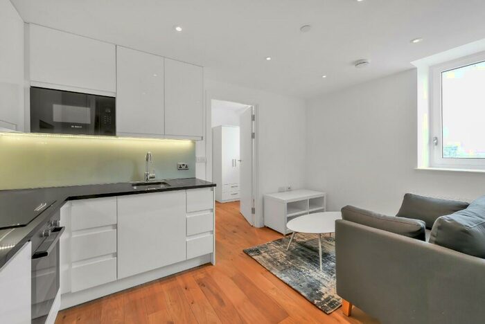 2 Bedroom Flat To Rent In Strand, London, WC2R