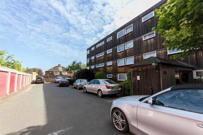 2 Bedroom Flat To Rent In Cedar Court, Churchfields, South Woodford, E18