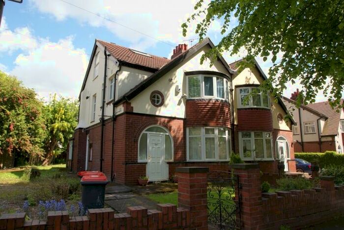 5 Bedroom Semi Detached House To Rent In The Turnways, Headingley, Leeds, LS6