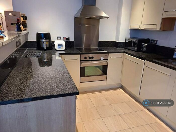 2 Bedroom Flat To Rent In Beetham Plaza, Liverpool, L2