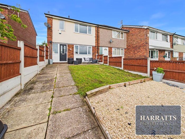 3 Bedroom End Of Terrace House For Sale In Micklehurst Green, Stockport, SK2
