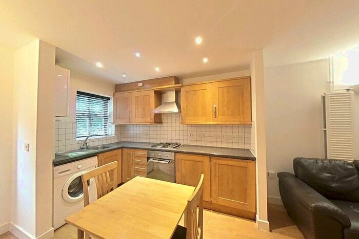 2 Bedroom Flat To Rent In Adcocks Close, Loughborough, LE11