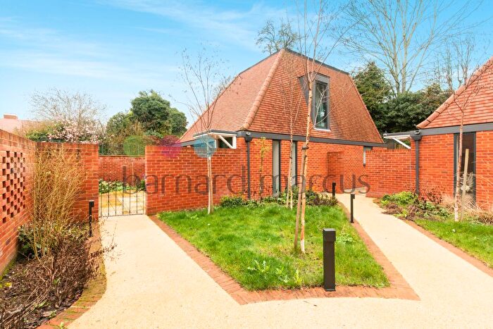 3 Bedroom Bungalow To Rent In The Grove, Coulsdon, CR5