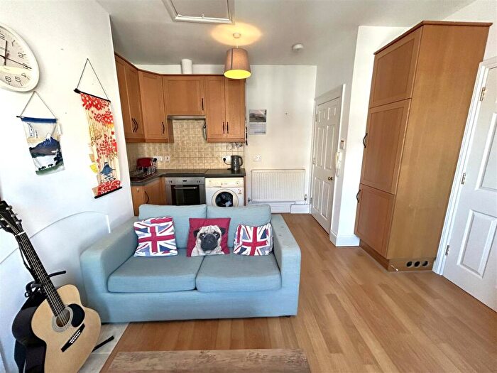 1 Bedroom Flat For Sale In The Causeway, Chippenham, SN15