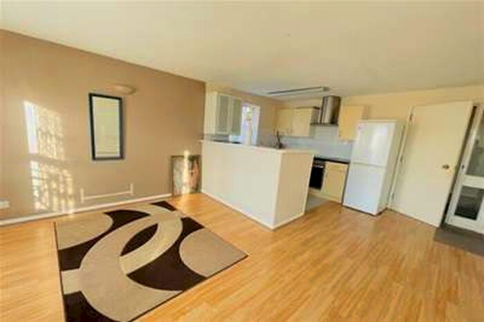 2 Bedroom Flat To Rent In Tollgate Road Beckton E6