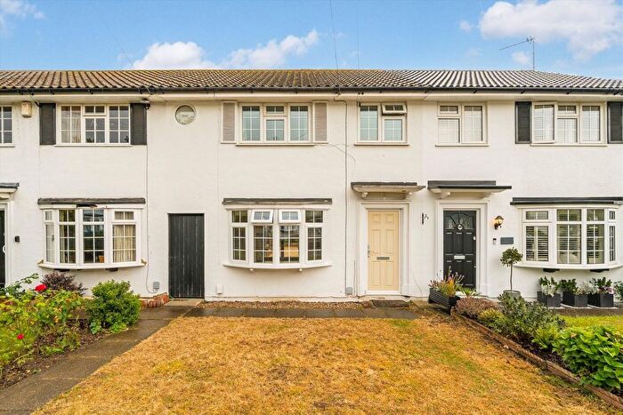 3 Bedroom Property To Rent In Regency Close, Hampton, TW12