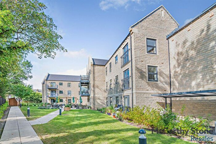 2 Bedroom Flat For Sale In Summer Court, Burley In Wharfedale, LS29