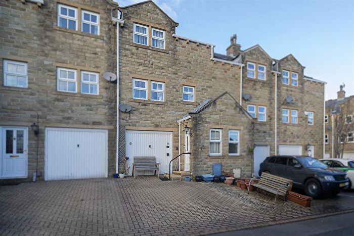 3 Bedroom Town House For Sale In Kiln Court, Salendine Nook, Huddersfield, HD3