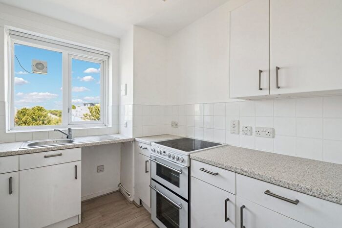 2 Bedroom Flat To Rent In The Grange, Goldhawk Road, W12