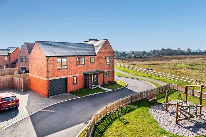 4 Bedroom Detached House To Rent In Hornbeam Way, Godalming, GU7