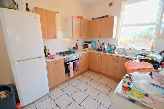 5 Bedroom Semi-Detached House To Rent In Lenton Boulevard, Lenton, Nottingham, NG7