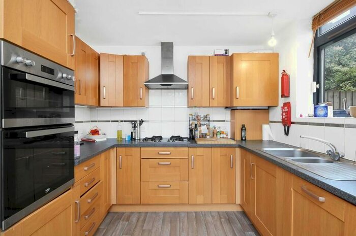 3 Bedroom Mews To Rent In Spencer Mews, London, SW8