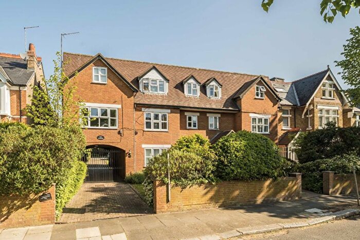 2 Bedroom Flat For Sale In Waldeck Road, Ealing, W13