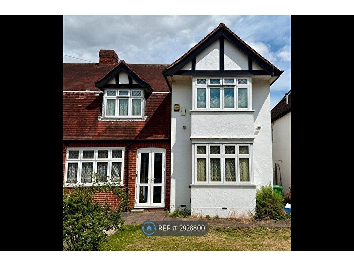 5 Bedroom Semi-Detached House To Rent In Lynwood Avenue, Slough, SL3