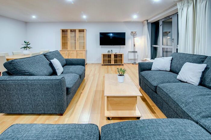 3 Bedroom Flat To Rent In The Quartz, Hall Street, B18