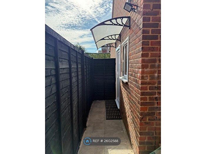 Studio To Rent In Webber Street, Horley, RH6