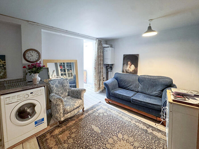 1 Bedroom Terraced House To Rent In Hillingdon Street, London, London, SE17