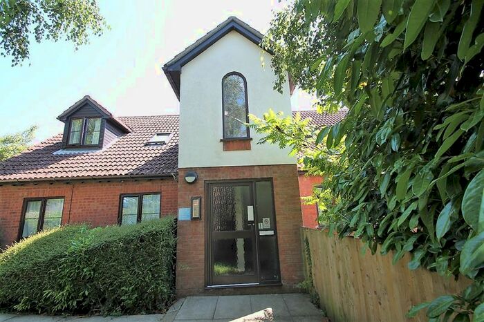 2 Bedroom Flat To Rent In Gandon Vale, High Wycombe, HP13