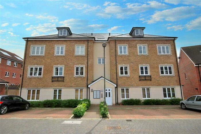 2 Bedroom Apartment To Rent In Warren Close, Farnham, Surrey, GU9